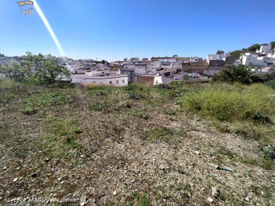 SE VENDE TERRENO URBANO CON GARAJE - CADIZ