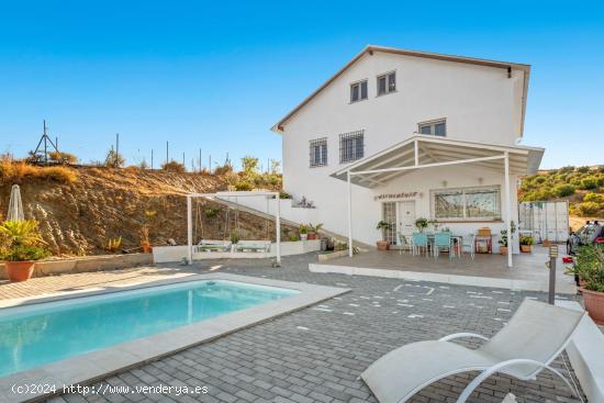 Casa independiente en Las Lomas, Alhaurín el Grande - MALAGA