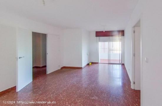  Piso de 3 dormitorios, con garaje y trastero en Parque Nueva Granada. - GRANADA 