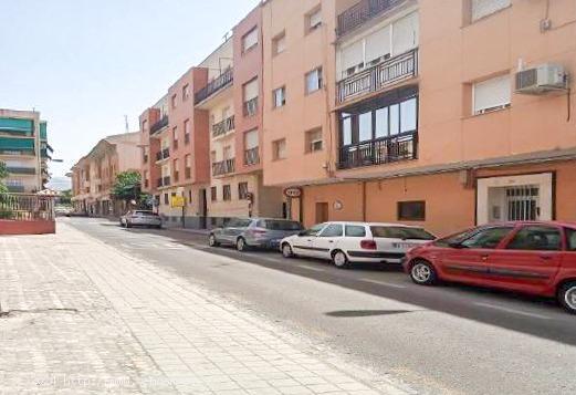 Piso de 2 dormitorios, situado en la calle Santa Rosalía de Granada. - GRANADA