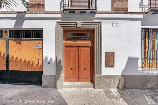 Oficina situada en la calle Panaderos del emblemático barrio del Albaicín. - GRANADA