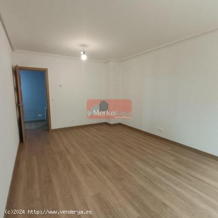 SE VENDE PISO LUMINOSO AMPLIO EN ZONA AVD CORUÑA - LUGO