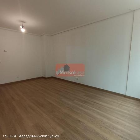 SE VENDE PISO LUMINOSO AMPLIO EN ZONA AVD CORUÑA - LUGO