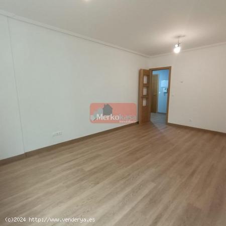 SE VENDE PISO LUMINOSO AMPLIO EN ZONA AVD CORUÑA - LUGO