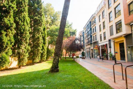 AMPLIO LOCAL COMERCIAL CÉNTRICO  CON ENTRADAS A DOS CALLES (POR CALLE GOBERNADOR Y CALLE PESCADORES