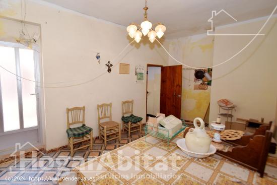 ¡ESTUPENDA OPORTUNIDAD! CASA PARA REFORMAR CON PATIO, TERRAZA Y TRASTERO - CASTELLON