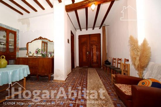 ¡ESTUPENDA OPORTUNIDAD! CASA PARA REFORMAR CON PATIO, TERRAZA Y TRASTERO - CASTELLON