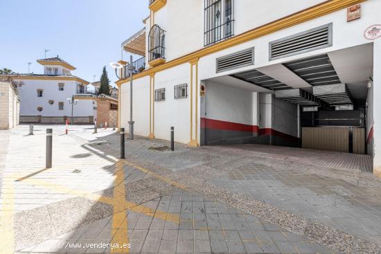 Plaza de aparcamiento en Palacio de deportes - GRANADA