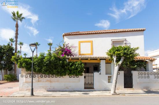 Adosado en Urb. Mare Nostrum primera linea - GRANADA