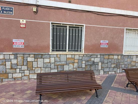  LOCAL COMERCIAL CON SALIDA DE MONTACARGAS EN 980 EUROS - MURCIA 