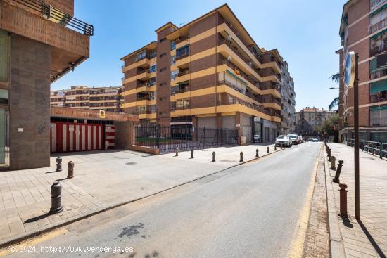 PLAZA DE GARAJE EN PARQUE LUZ - GRANADA