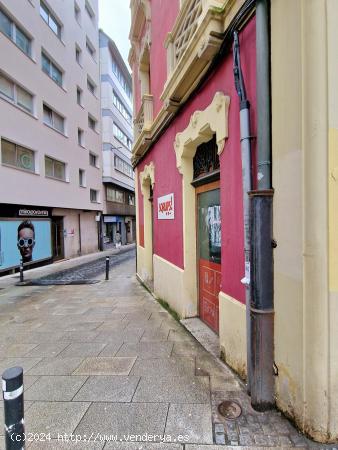 EN SAN NICOLAS-PANADERAS LOCAL TOTALMENTE EXTERIOR. MAGNIFICA UBICACIÓN - A CORUÑA