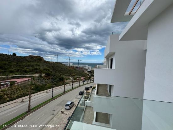 Piso con terraza 24 m2con vista al Mar. Con plaza de garaje y trastero. Piscina comunitaria. - MALAG