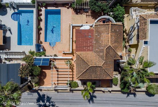 Villa bifamiliar de ensueño en San Miguel de las Salinas - ALICANTE