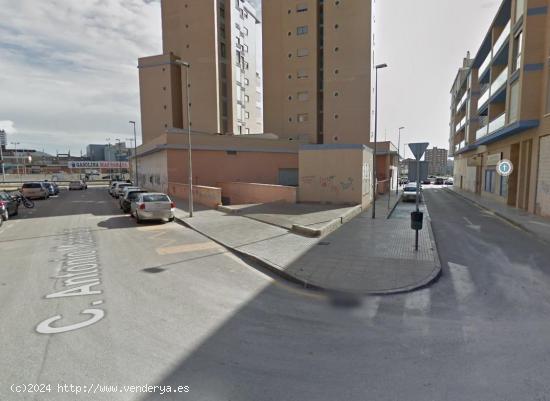  Se vende plaza de garaje en ZONA HISPANIA junto al Mandarache - MURCIA 