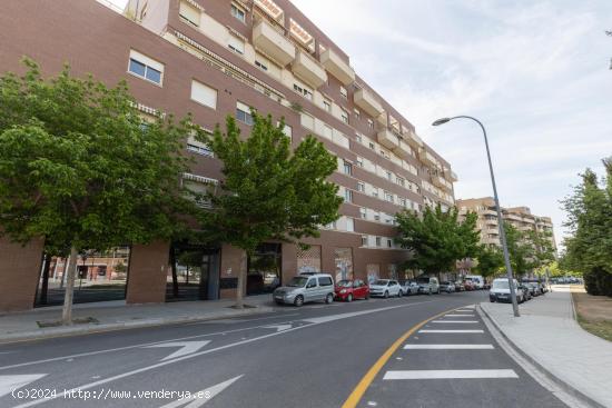 PRECIOSO APARTAMENTO EN SANDERS CON PLAZA DE GARAJE - GRANADA