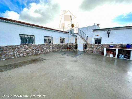 QUEMADILLAS- Parcela de 1.000m con casa de 175 m. Piscina y trastero. - CORDOBA