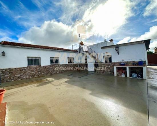 QUEMADILLAS- Parcela de 1.000m con casa de 175 m. Piscina y trastero. - CORDOBA