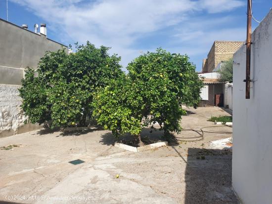 Casa en muy buena Zona de San José de la Rinconada. Sevilla. Carretera Bética. - SEVILLA