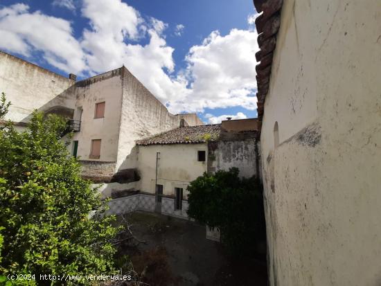 Gran Casa con patio de mas de 200 metros - CACERES