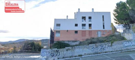 Venta de Edifício + 17 Apartamentos + 9 Trasteros + 18 Garajes - ALICANTE