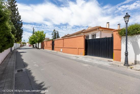  Lujo y Comodidad en Urbanización Los Chopos, Churriana de la Vega  - GRANADA