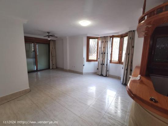 PLANTA BAJA DE 3 DORMITORIOS A 50 M. DE LA PLAYA, CON PISCINA COMUNITARIA - ZONA GUARDAMAR - - ALICA