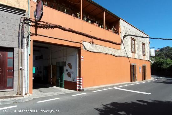 Fabuloso terreno con edificación existente, totalmente urbano en un enclave natural  La Calzada  - 