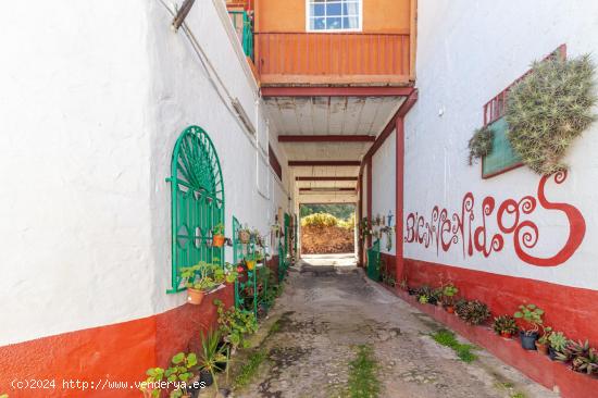 Fabuloso terreno con edificación existente, totalmente urbano en un enclave natural  La Calzada  - 