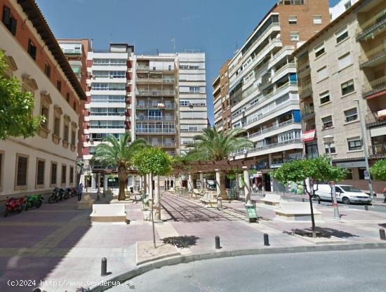 VENTA DE LOCAL COMERCIAL EN PLAZA PRECIOSA, EN MURCIA - MURCIA