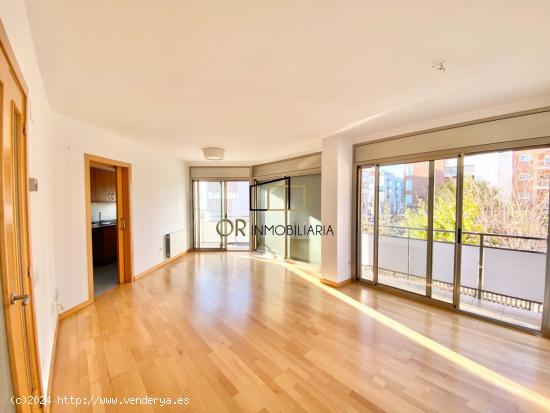 Solo para Inversores, piso semi nuevo exterior, 3 hab, 2 baños, asc - BARCELONA