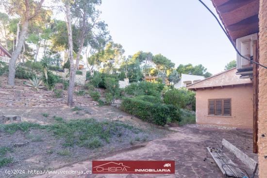 Gran chalet de ocho habitaciones con pista de tenis - VALENCIA