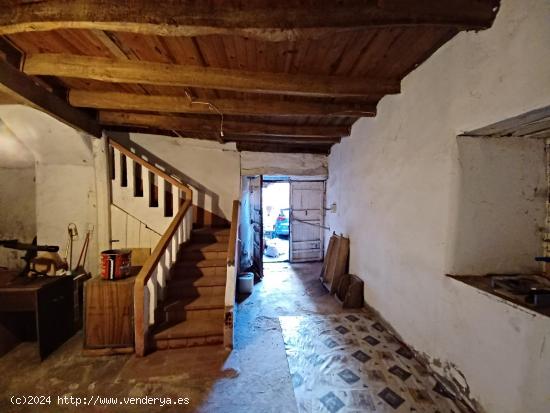 CASA DE PIEDRA CON TERRENO EN RIEGO DE AMBROS. MOLINASECA - LEON