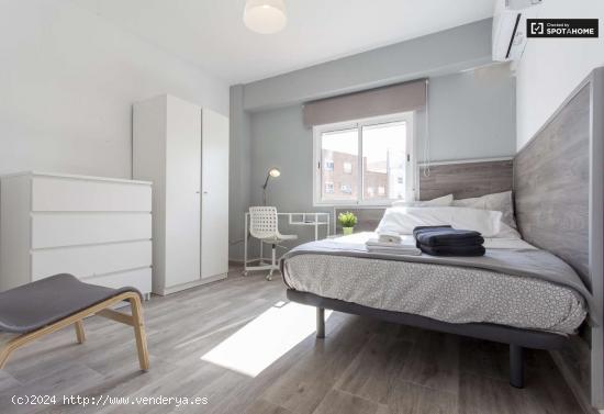 Cómoda habitación en alquiler en un apartamento de 4 dormitorios en La Saïdia - VALENCIA