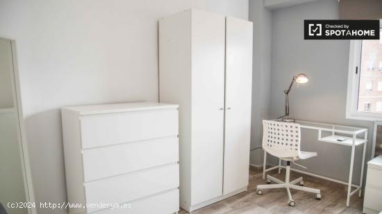 Cómoda habitación en alquiler en un apartamento de 4 dormitorios en La Saïdia - VALENCIA