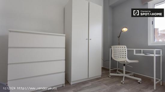 Cómoda habitación en alquiler en un apartamento de 4 dormitorios en La Saïdia - VALENCIA