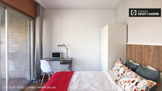 Habitación luminosa en alquiler en apartamento de 6 dormitorios en Retiro - MADRID