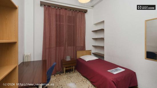  Relajante habitación con llave independiente en piso compartido, Malasaña - MADRID 