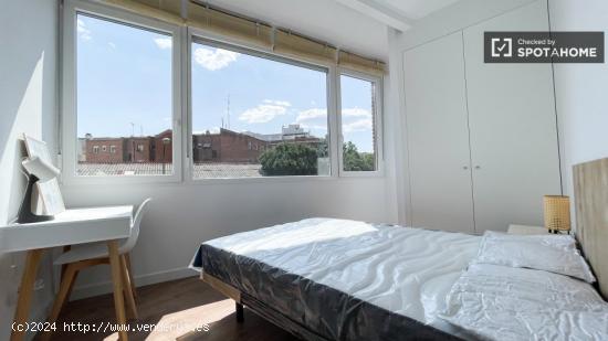 Alquiler de habitaciones en apartamento de 8 dormitorios en Vista Alegre - MADRID