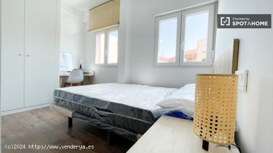 Alquiler de habitaciones en apartamento de 8 dormitorios en Vista Alegre - MADRID