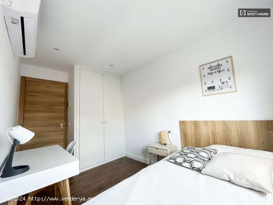 Alquiler de habitaciones en apartamento de 8 dormitorios en Vista Alegre - MADRID