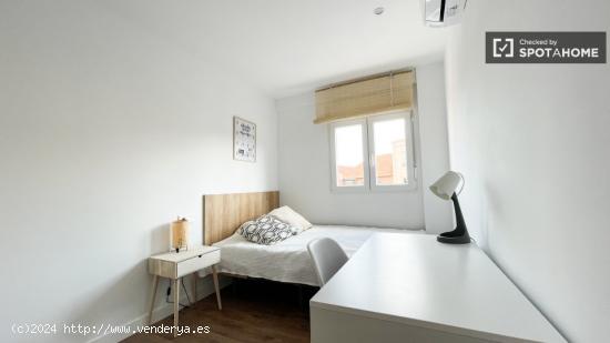 Alquiler de habitaciones en apartamento de 8 dormitorios en Vista Alegre - MADRID