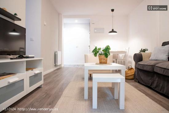  Se alquila habitación en piso de 4 dormitorios en Aluche - MADRID 