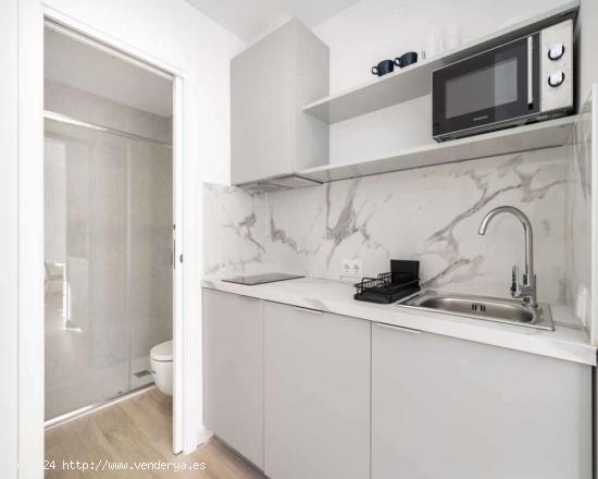  Habitación individual soleada con baño privado y con terraza - MADRID 