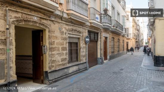 Apartamento completo de 2 habitaciones en Cádiz - CADIZ