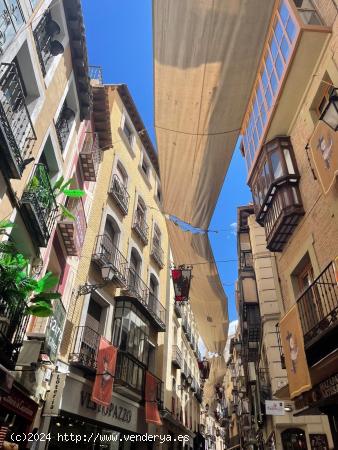 Piso en el casco historico con posibilidad de 2 apartamentos turisticos - TOLEDO