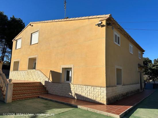 ¡En venta! Chalet familiar con piscina en El Baradello, Alcoy - ALICANTE