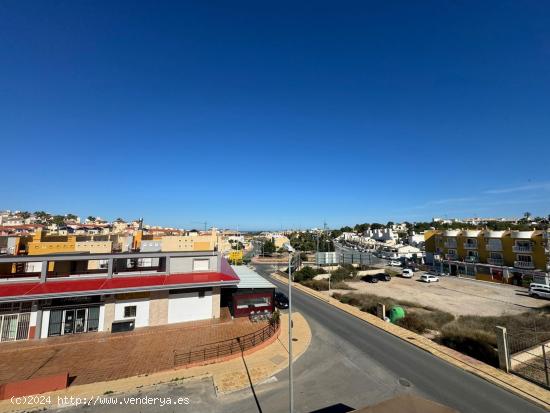  APARTAMENTO CON GRAN TERRAZA Y SOLARIUM EN BLUE LAGOON - ALICANTE 