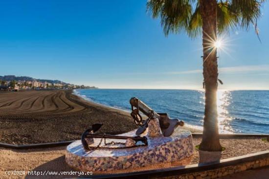  Luminoso Apartamento a un paso de la playa con 2 dormitorios en el Rincon de la Victoria - MALAGA 