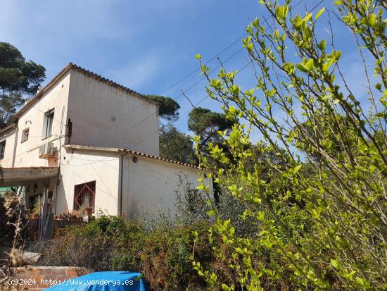 CASA EN VENTA  PARA REFORMAR CON GRAN PARCELA EN URBANIZACIÓN LA FLORESTA DE SANT CUGAT DEL VALLES 